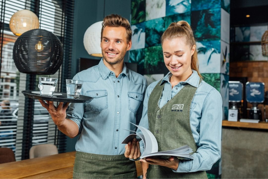 Horecakleding-inspiratie-15 Horecakleding sa wear slogan